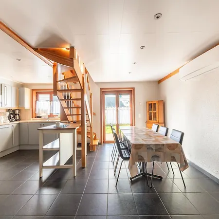 Holiday home Near Marina With Pool, Cleaning Included